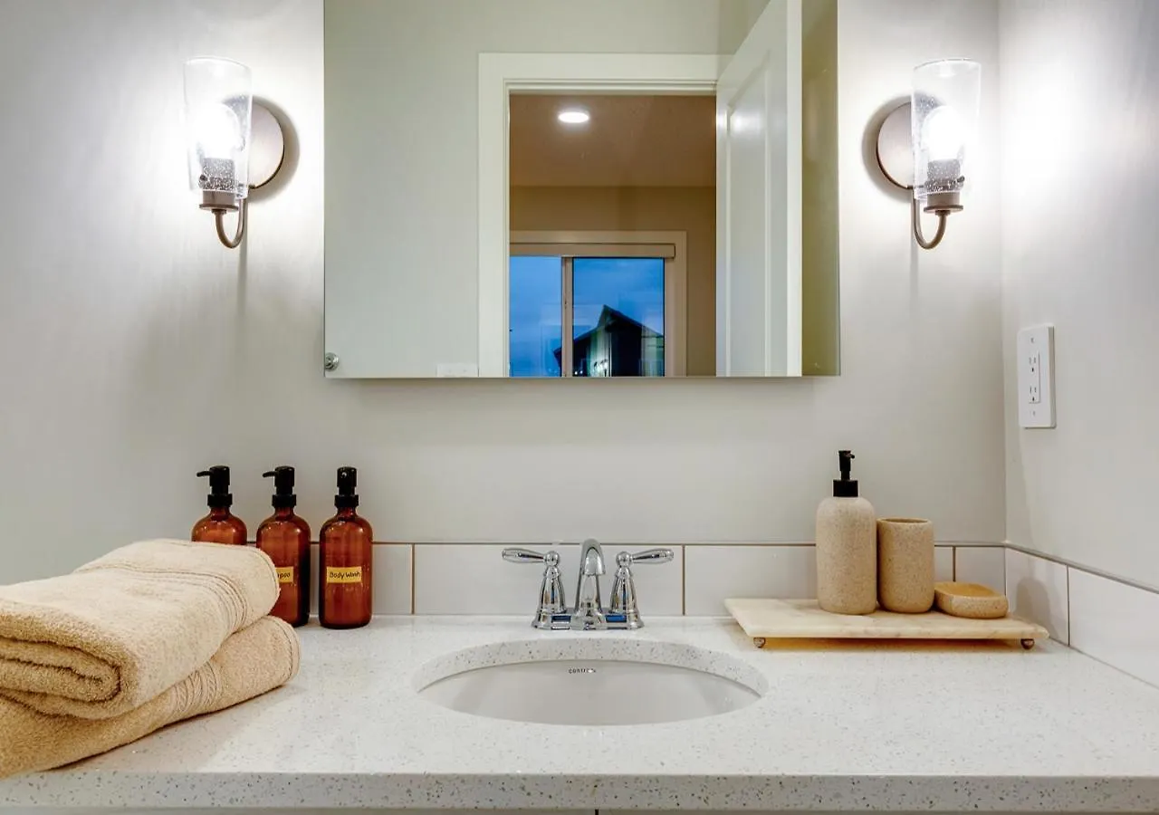 Holiday home Neutral Living/6Beds/4Bedrooms+1Bunos/With Basement And Fireplace/Free Parking On Premises Calgary