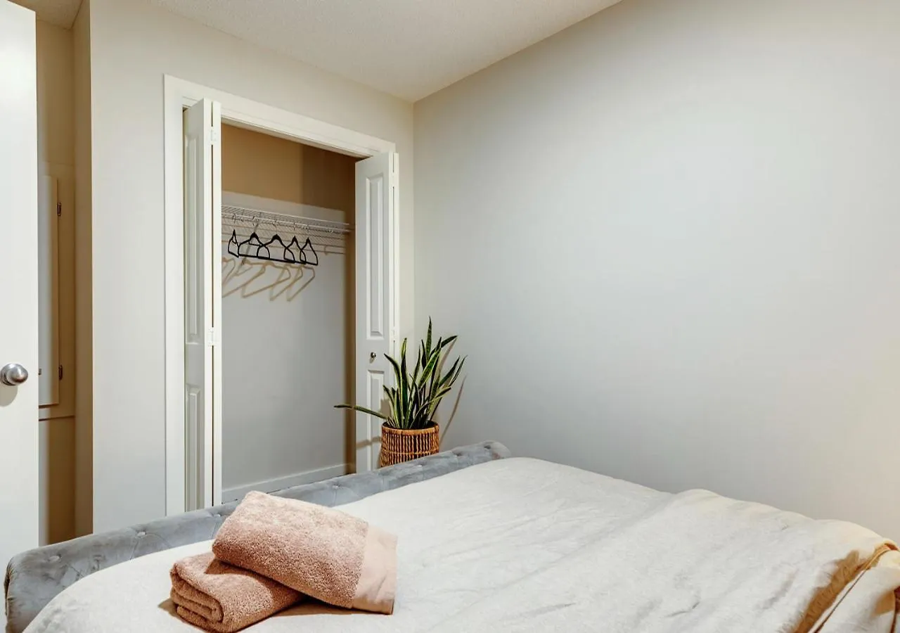 Prázdninový dům Neutral Living/6Beds/4Bedrooms+1Bunos/With Basement And Fireplace/Free Parking On Premises YYC Kanada