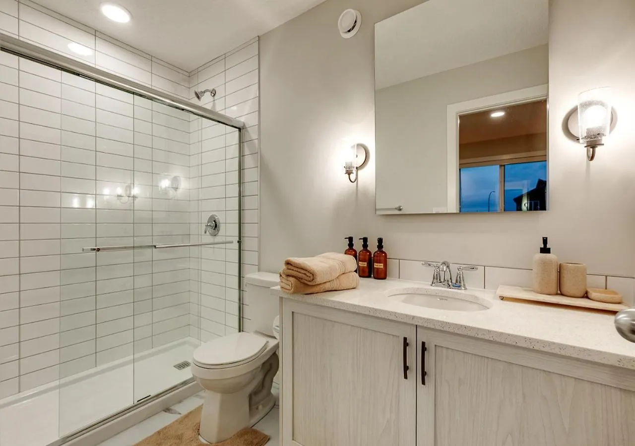 Prázdninový dům Neutral Living/6Beds/4Bedrooms+1Bunos/With Basement And Fireplace/Free Parking On Premises YYC Kanada
