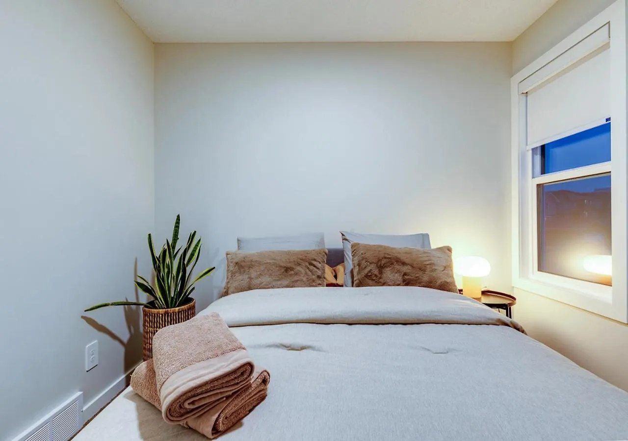 Nyaraló Neutral Living/6Beds/4Bedrooms+1Bunos/With Basement And Fireplace/Free Parking On Premises YYC